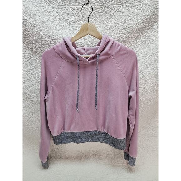 Weekend Edition Womens Small Fuzzy Hoodie 19.5x18.5 Athleisure - Picture 1 of 6